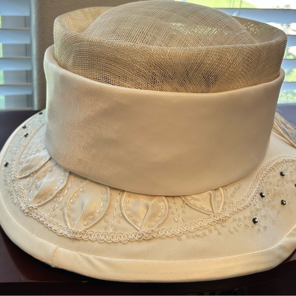 Aussie Austin hat. - Picture 2 of 2